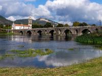 Am Lima Fluß mit römischer Bogenbrücke und Igreja de Santo António da Torre Velha - Ponte de Lima